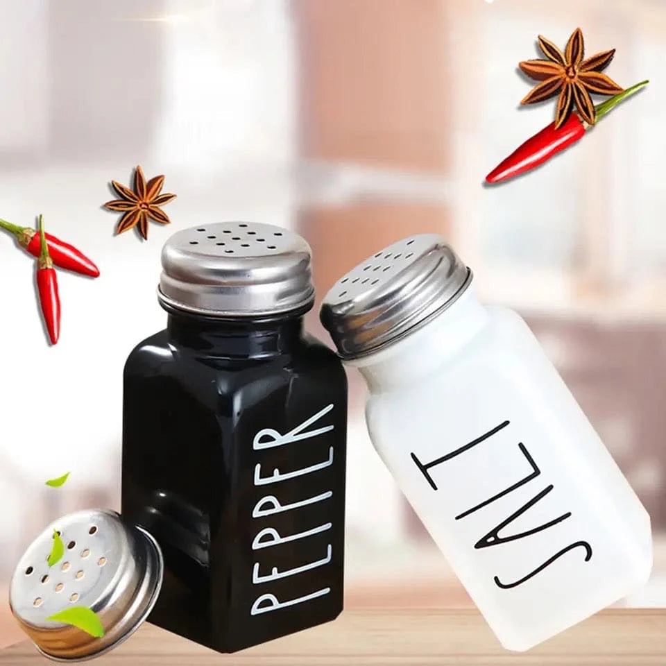 Black & White Salt Pepper Set