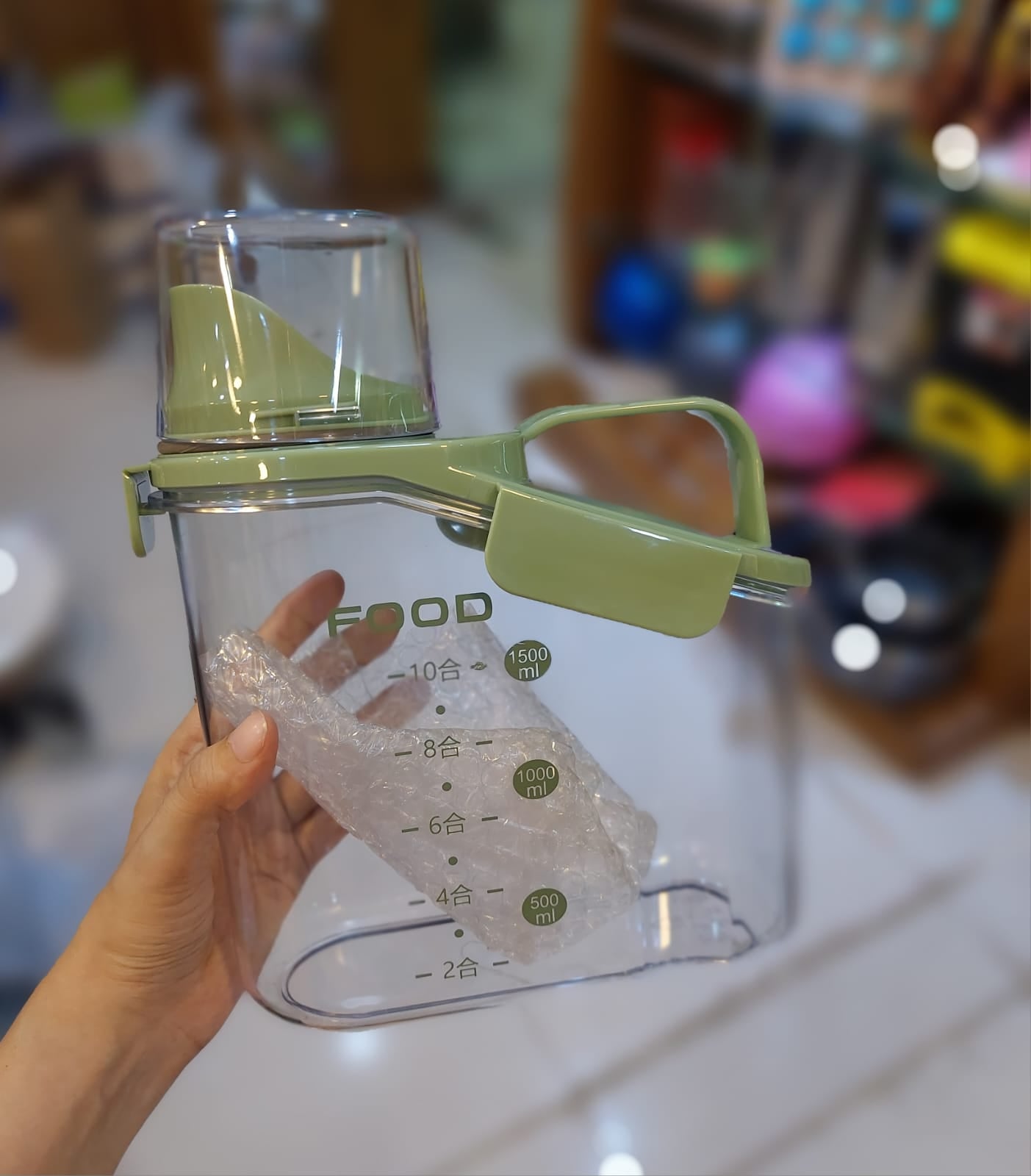 Transparent Portable Sealed Container