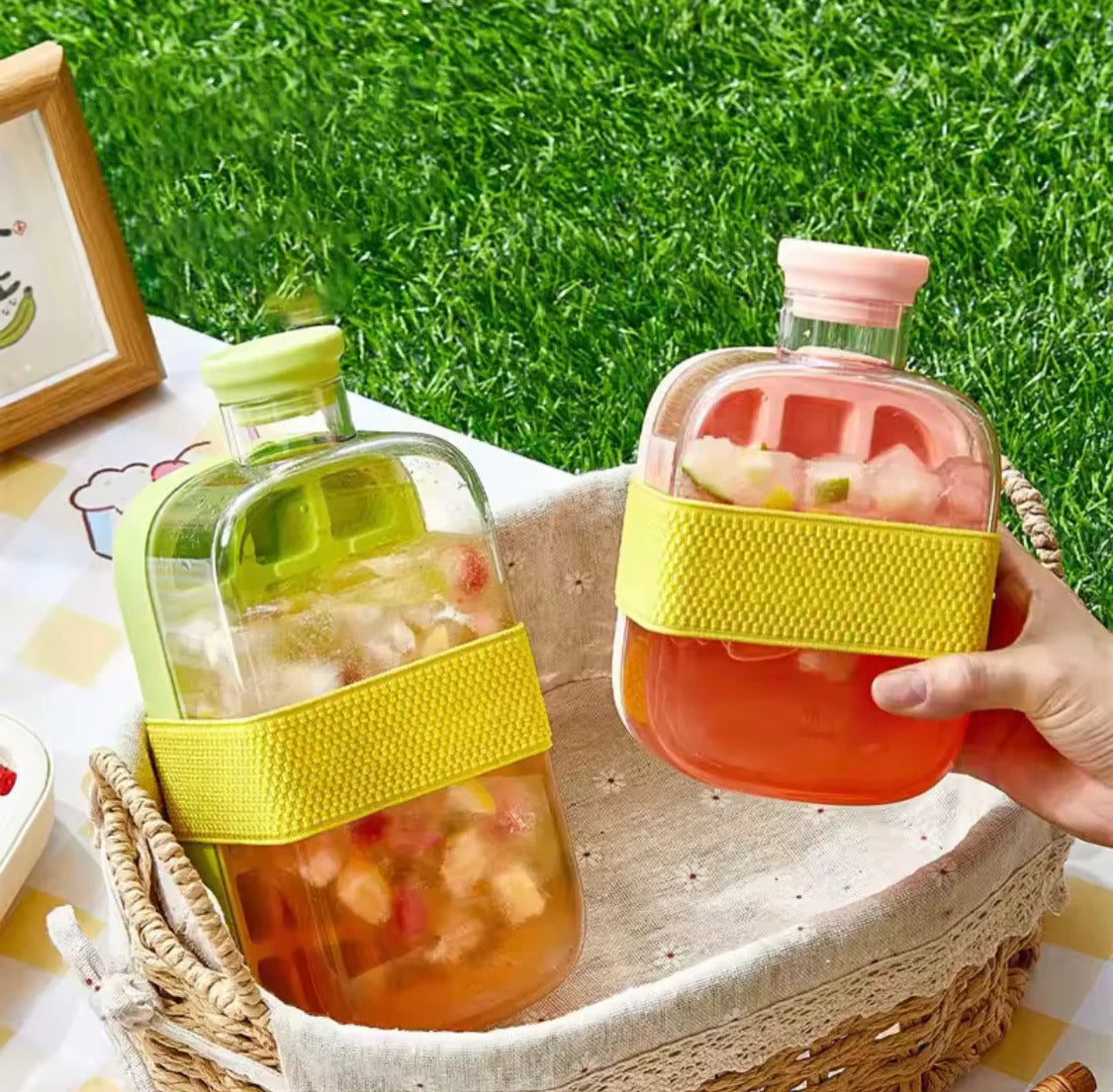 2in1 Ice Cube Box Bottle (Random Color)